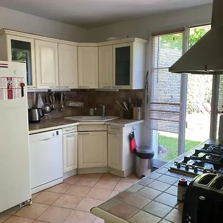 Holiday home Maison Familiale 5 Min De Et De Val D'europe Bussy-Saint-Georges
